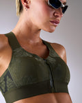 femme portant une brassière de sport hastko BRA N°92 
