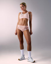 femme portant une brassière de sport hastko BRA N°92 