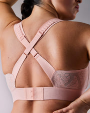 femme portant une brassière de sport hastko BRA N°92 