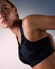 femme portant une brassière de sport hastko BRA N°92 