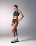 femme portant une culotte de sport sans couture hastko PANTY N°48 