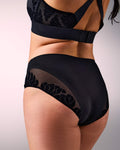 femme portant une culotte de sport sans couture hastko PANTY N°91 