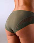 femme portant une culotte de sport sans couture hastko PANTY N°91 