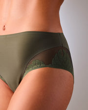 femme portant une culotte de sport sans couture hastko PANTY N°91 