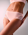 femme portant une culotte de sport sans couture hastko PANTY N°91 