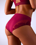 femme portant une culotte de sport sans couture hastko PANTY N°91 