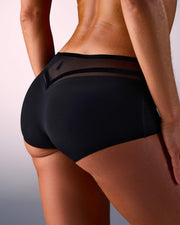 femme portant un shorty de sport sans couture hastko SHORTY N°19 