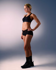 femme portant un shorty de sport sans couture hastko SHORTY N°19 