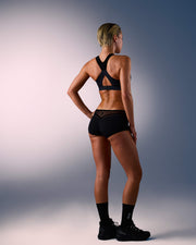femme portant un shorty de sport sans couture hastko SHORTY N°19 