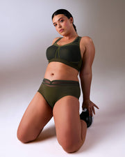 femme portant un shorty de sport sans couture hastko SHORTY N°19 