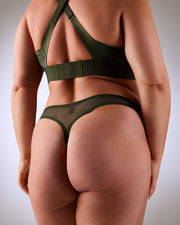 femme portant un string de sport sans couture hastko STRING N°19 