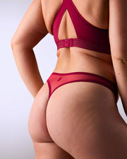 femme portant un string de sport sans couture hastko STRING N°19 