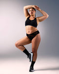 femme portant un tanga de sport sans couture hastko TANGA N°23 