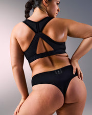femme portant un tanga de sport sans couture hastko TANGA N°23 