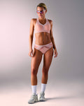femme portant un tanga de sport sans couture hastko TANGA N°23 
