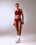 femme portant un tanga de sport sans couture hastko TANGA N°23 