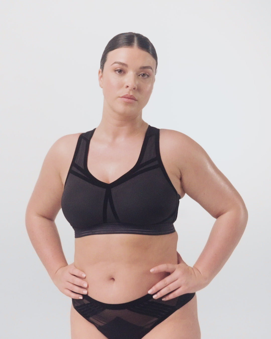 vidéo femme portant une brassière de sport hastko BRA N°38 #color_true-black