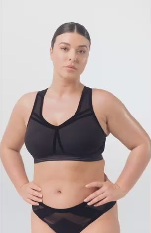 vidéo femme portant une brassière de sport hastko BRA N°38 #color_true-black