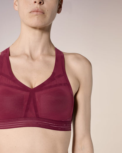 femme portant une brassière de sport 